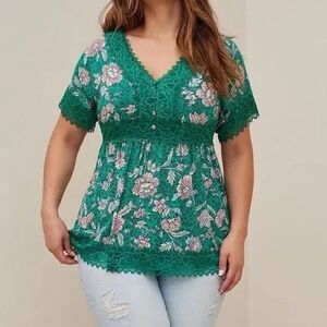 Torrid “super soft”Floral Green Lace Trim Top